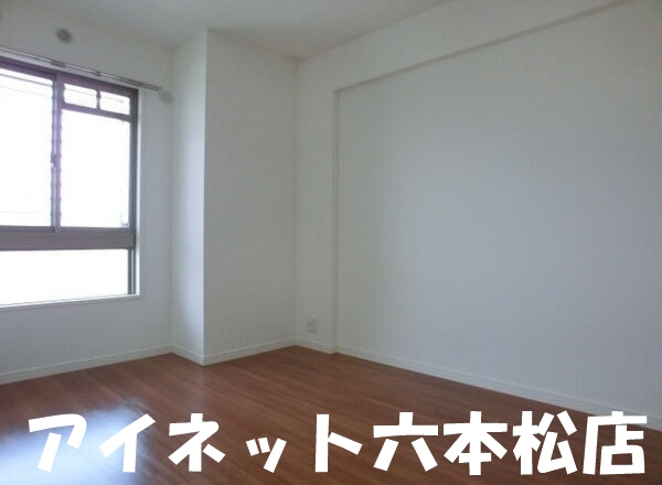 その他部屋・スペース　こちら寝室にいかがでしょうか。