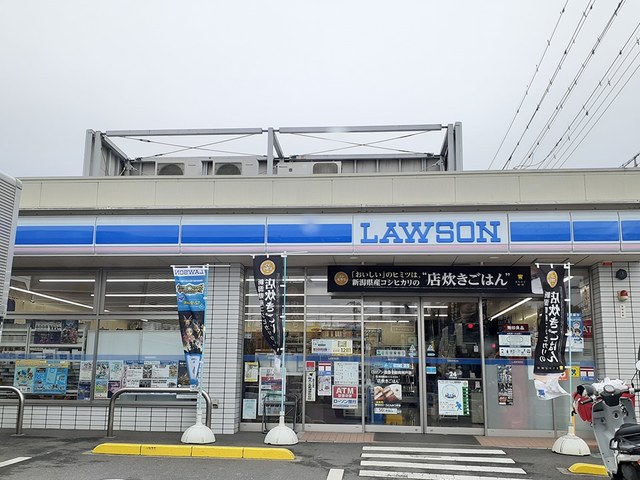 コンビニ　ローソン（コンビニ）まで714m