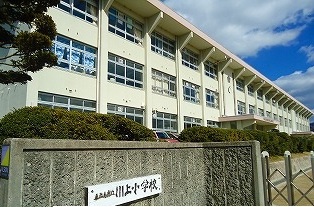 小学校　東広島市立川上小学校（小学校）まで2077m