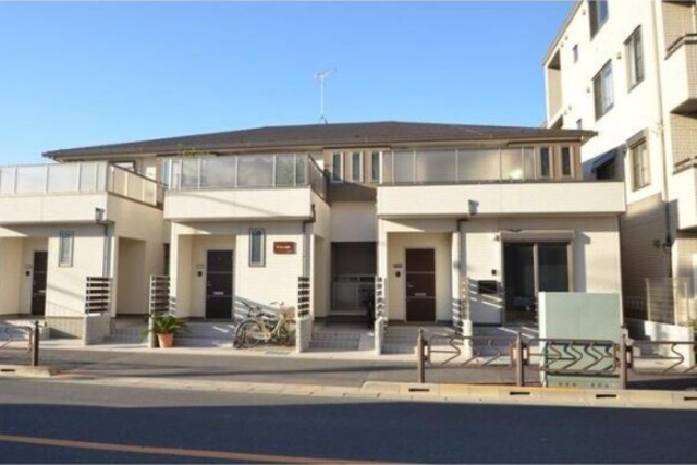 建物外観　駅前通りをまっすぐと。。