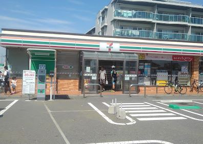 コンビニ　セブンイレブン茅ヶ崎サザンビーチ店（コンビニ）まで306m