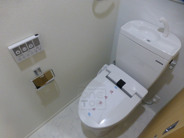 地下鉄御堂筋線 江坂駅 徒歩5分 15階建 築12年のトイレ写真