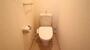トイレ　落ち着いた色調のトイレです