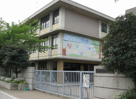 中学校　京都市立北野中学校（中学校）まで2005m