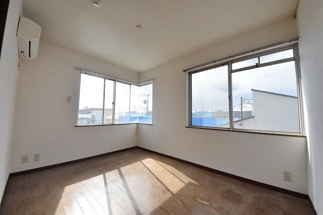 その他部屋・スペース　★角部屋二面採光の明るい6帖の洋室です★