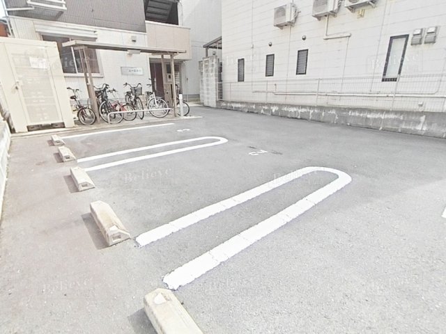 駐車場　駐車スペースもあります☆