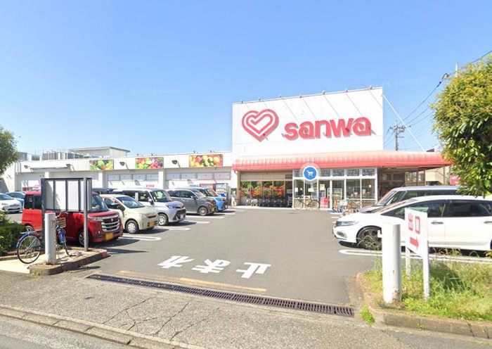 スーパー　三和（スーパー）まで713m