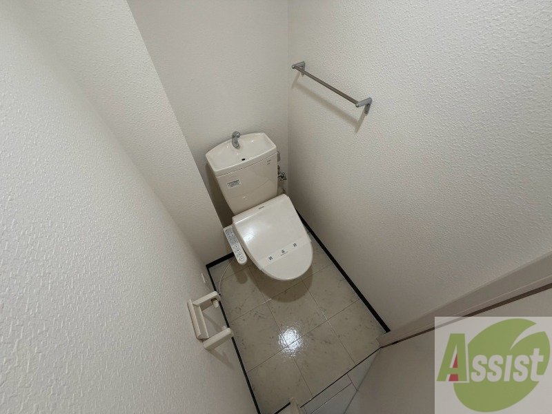 トイレ　こちらはトイレです。清潔感があり、安心して使用できます。