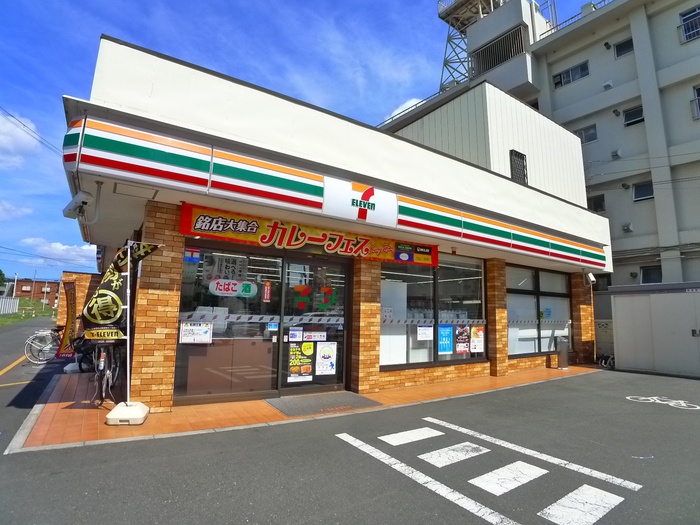コンビニ　セブンイレブン（コンビニ）まで800m