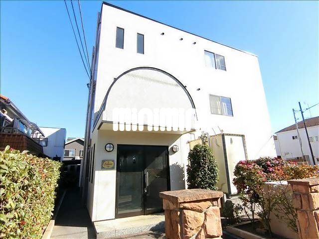建物外観　３階建て