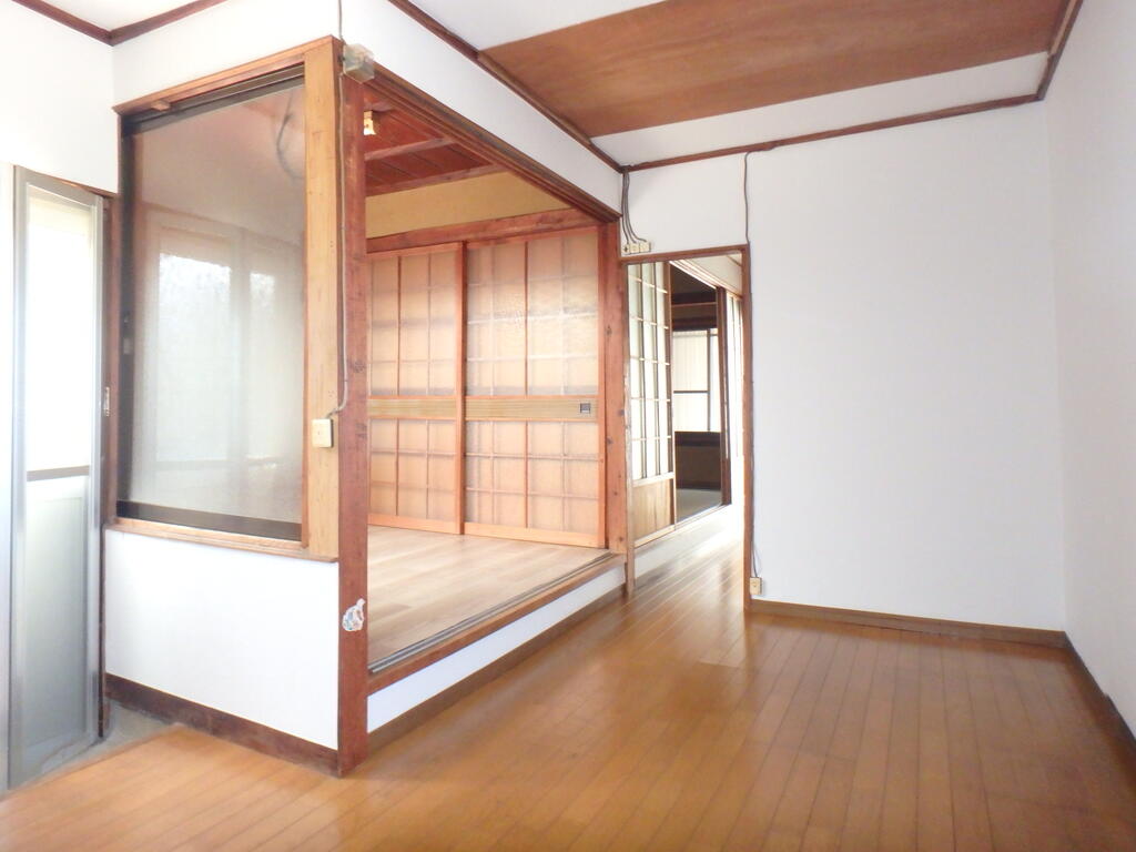岬町多奈川平屋戸建の居間写真
