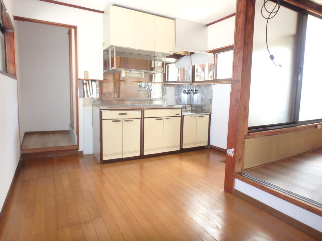 岬町多奈川平屋戸建の居間写真
