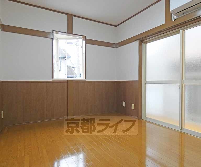 コーポ未麗等持院の居間写真