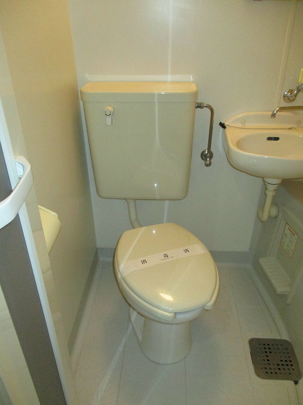 小田急江ノ島線 湘南台駅 徒歩5分 4階建 築29年のトイレ写真