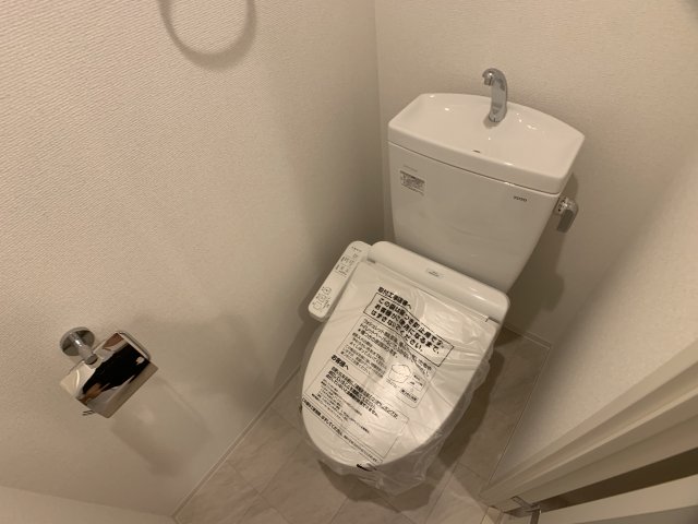 トイレ　温水洗浄便座付きのトイレです♪