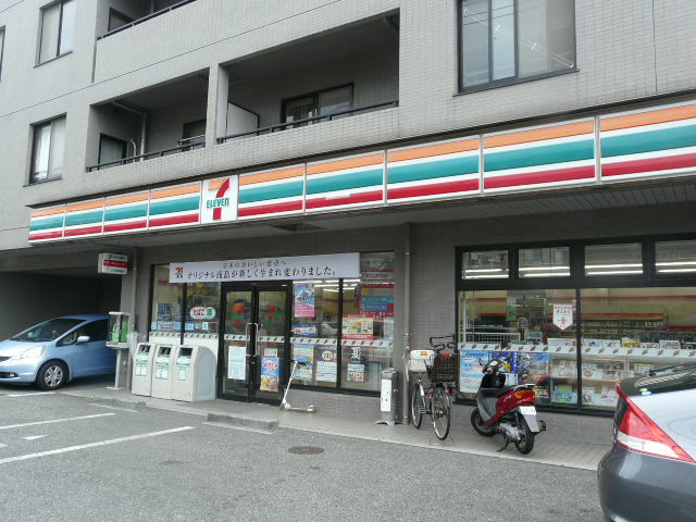 コンビニ　セブンイレブン 横浜富岡西1丁目店（コンビニ）まで819m