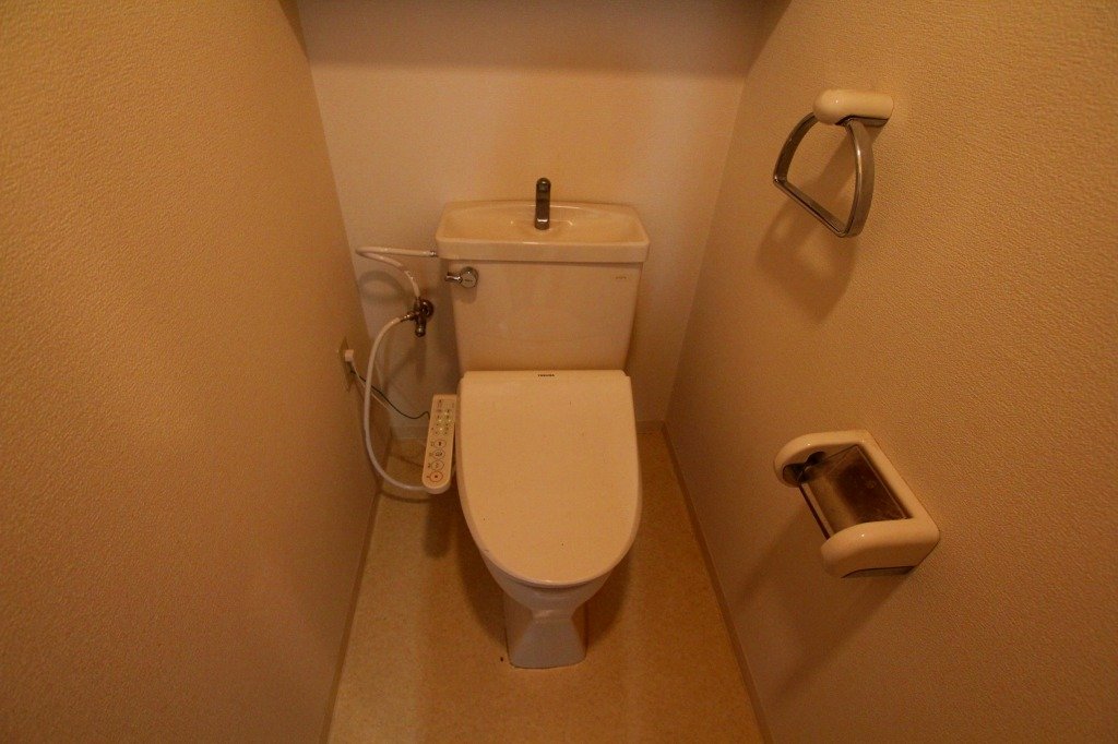 高松琴平電鉄琴平線 片原町駅 徒歩5分 9階建 築32年のトイレ写真