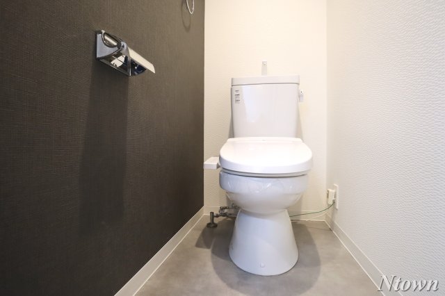 トイレ　落ち着いた色調のトイレです