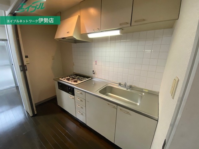 キッチン　別部屋参考写真です