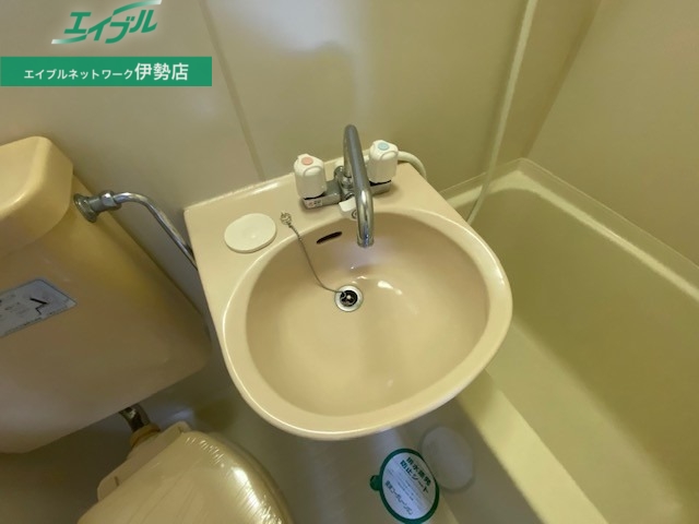 洗面設備　別部屋参考写真です