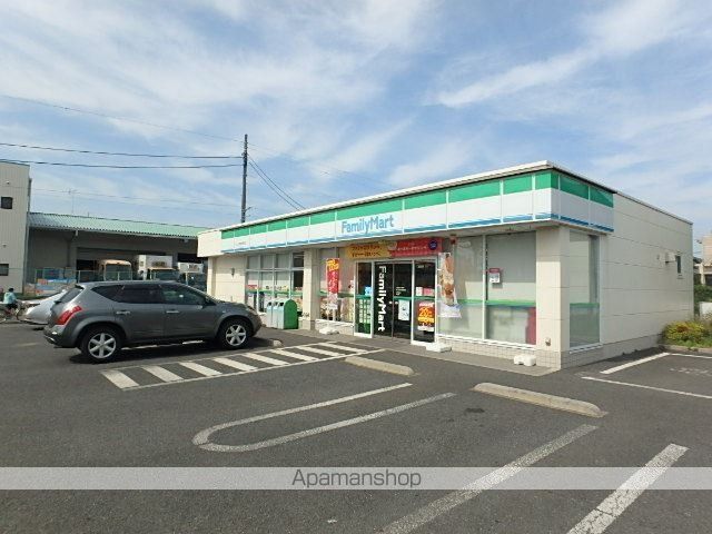 コンビニ　ファミリーマート（コンビニ）まで589m