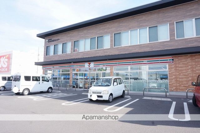 コンビニ　セブンイレブン（コンビニ）まで807m