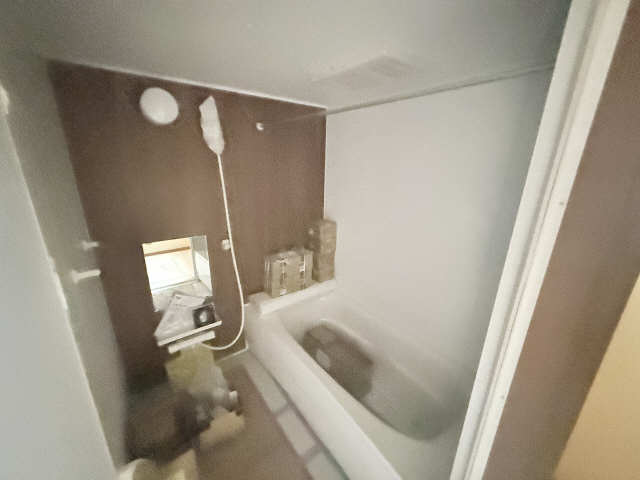 バス・シャワールーム　工事中　同型タイプ写真