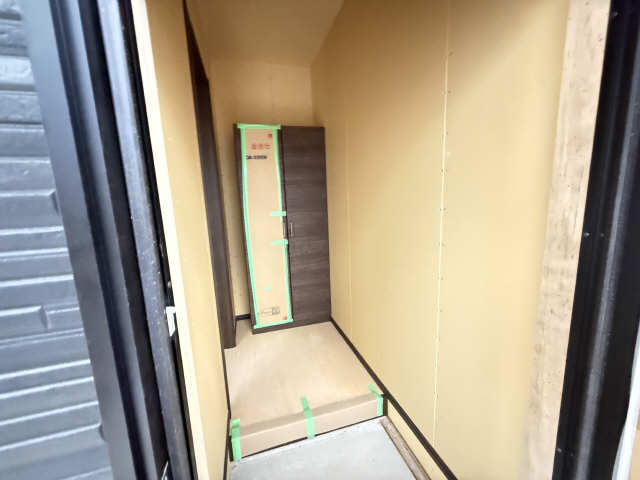 玄関　工事中　同型タイプ写真