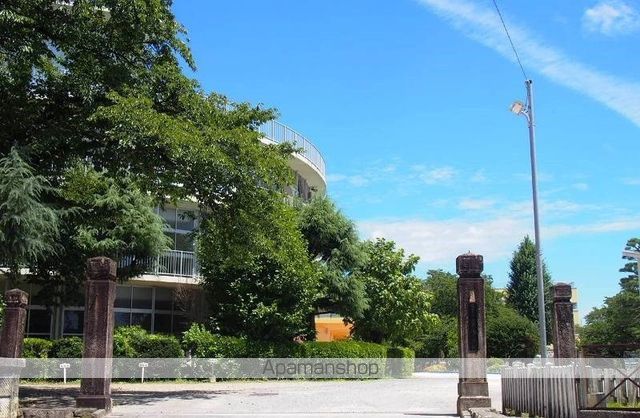 小学校　浜井場小学校（小学校）まで832m