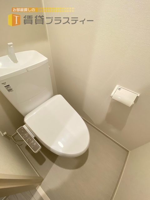 トイレ　温水洗浄便座付きです。