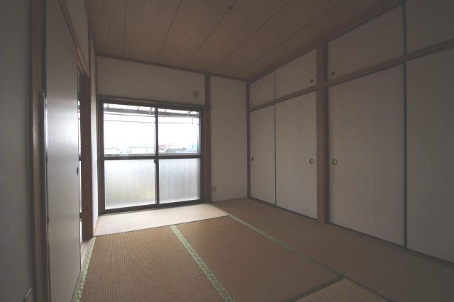 居室・リビング　ゆったりとくつろげる和室です