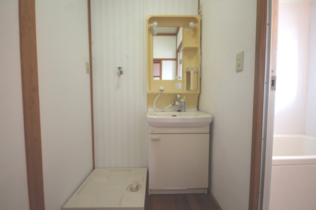 洗面設備　コンパクトで使いやすい洗面所