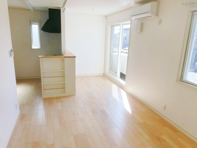 その他部屋・スペース　★南向き角部屋二面採光・11.2帖の明るいLDKです★