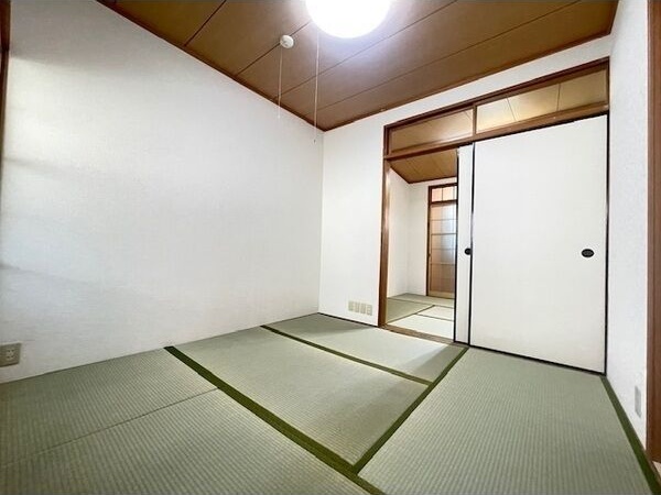 阪急宝塚線 石橋阪大前駅 徒歩7分 2階建 築63年の居間写真
