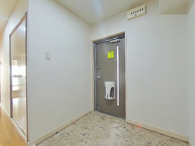 朝日プラザ千里B棟の玄関写真