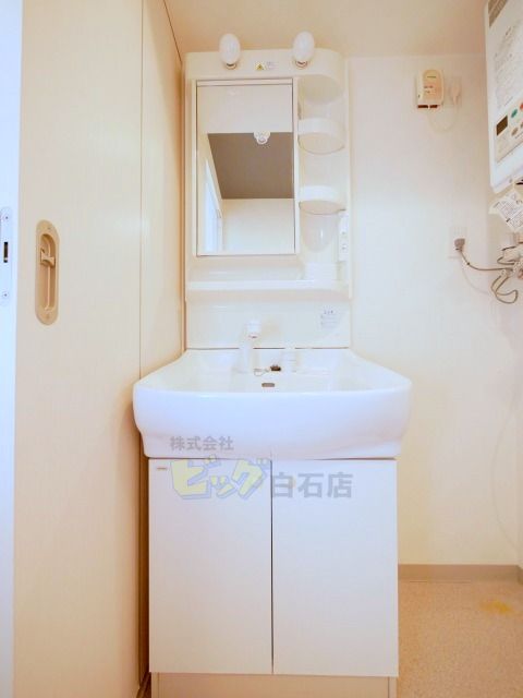 洗面設備　シャンプードレッサー付きです♪