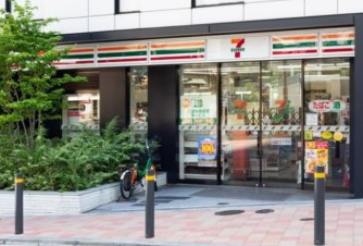 コンビニ　セブンイレブン港区赤坂駅南店（コンビニ）まで140m