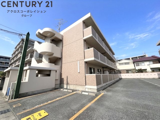 建物外観　敷地内に駐輪場あり♪