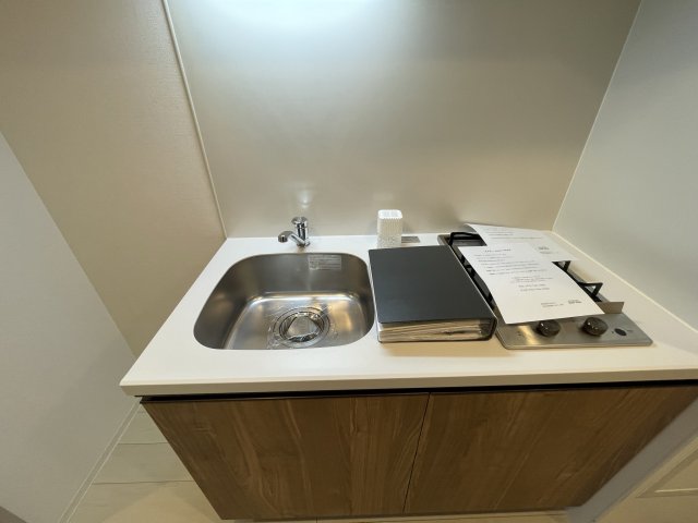 キッチン　(参考)同マンション反転タイプ間取りの部屋写真