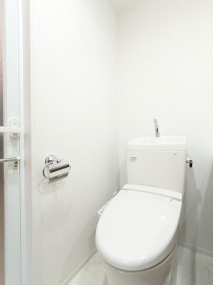 京成押上線 押上駅 徒歩8分 5階建 築7年のトイレ写真