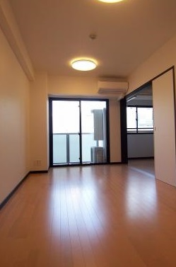 居室・リビング　同マンション内別部屋参照