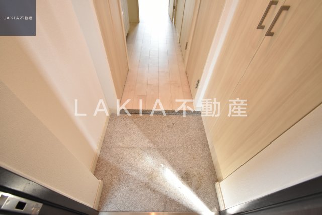 地下鉄御堂筋線 中津駅 徒歩5分 11階建 築13年の玄関写真