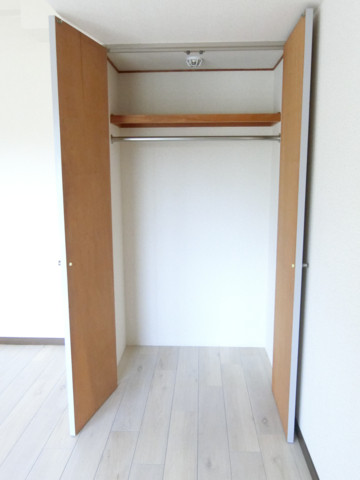 収納　コートも余裕のクローゼット