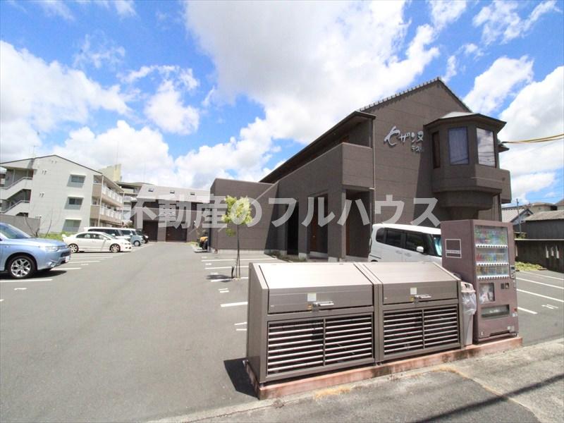 建物外観　外観／敷地手前の棟