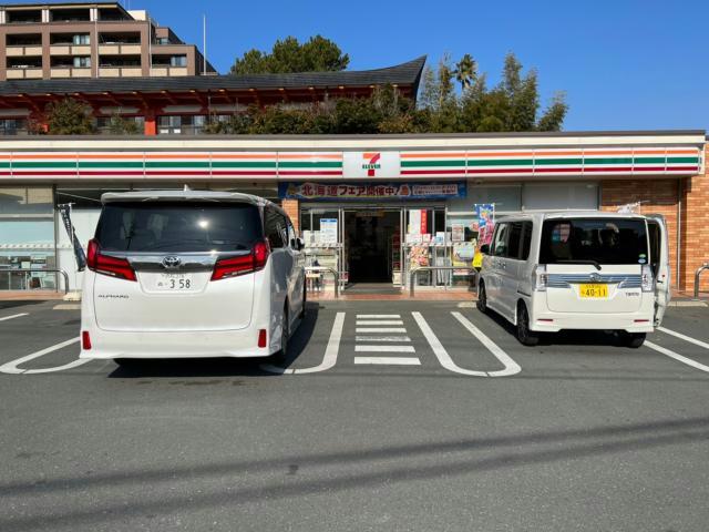 コンビニ　セブンイレブン浜松鴨江町店（コンビニ）まで487m