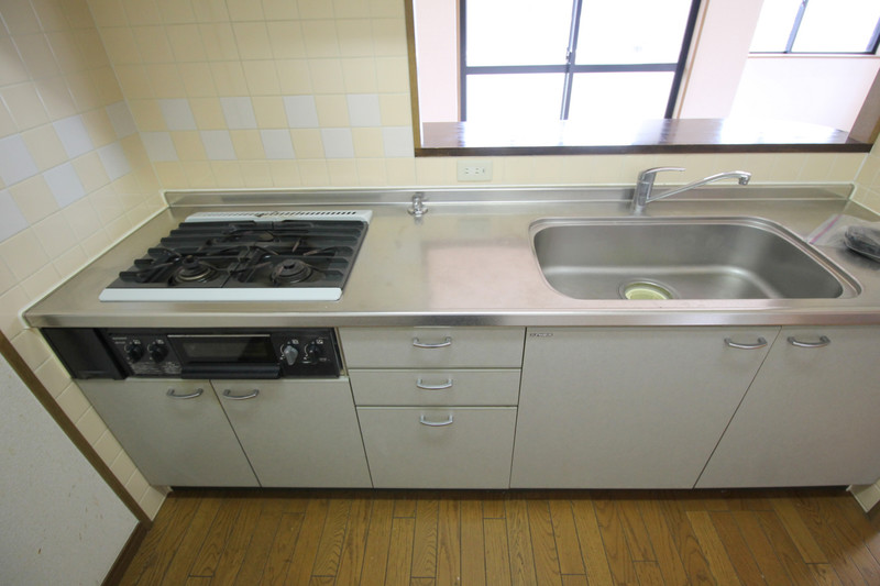 阪急宝塚線 服部天神駅 徒歩8分 5階建 築27年のキッチン写真