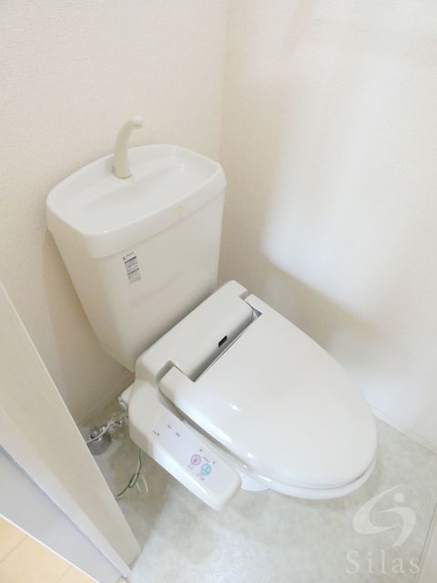 伊丹市 2階建 築15年のトイレ写真