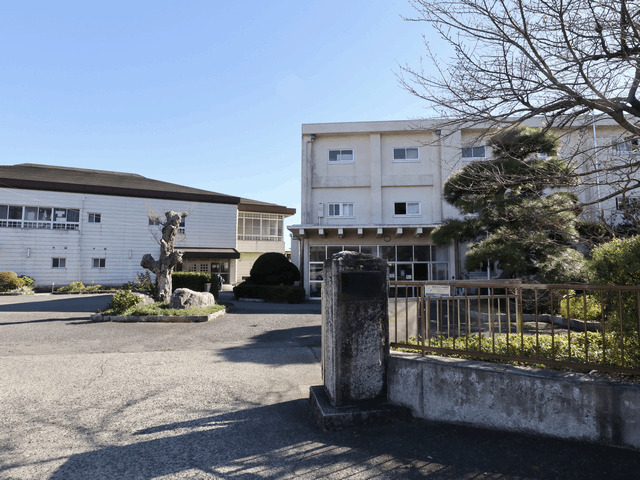 中学校　伊勢原市立山王中学校（中学校）まで1548m
