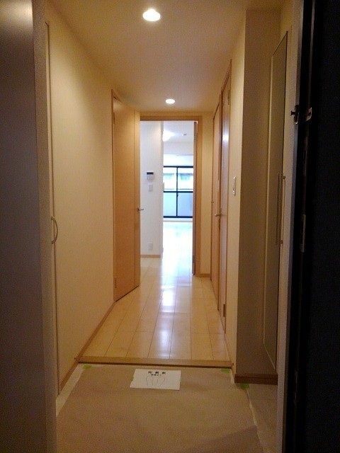 ＪＲ五日市線 秋川駅 徒歩17分 6階建 築13年の玄関写真