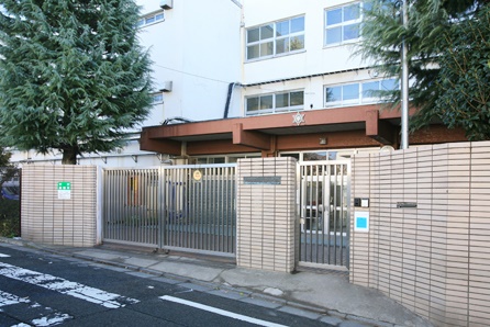 中学校　大森第六中学校（中学校）まで633m